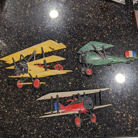 Vintage Homco set of 3 metal airplane wall decor